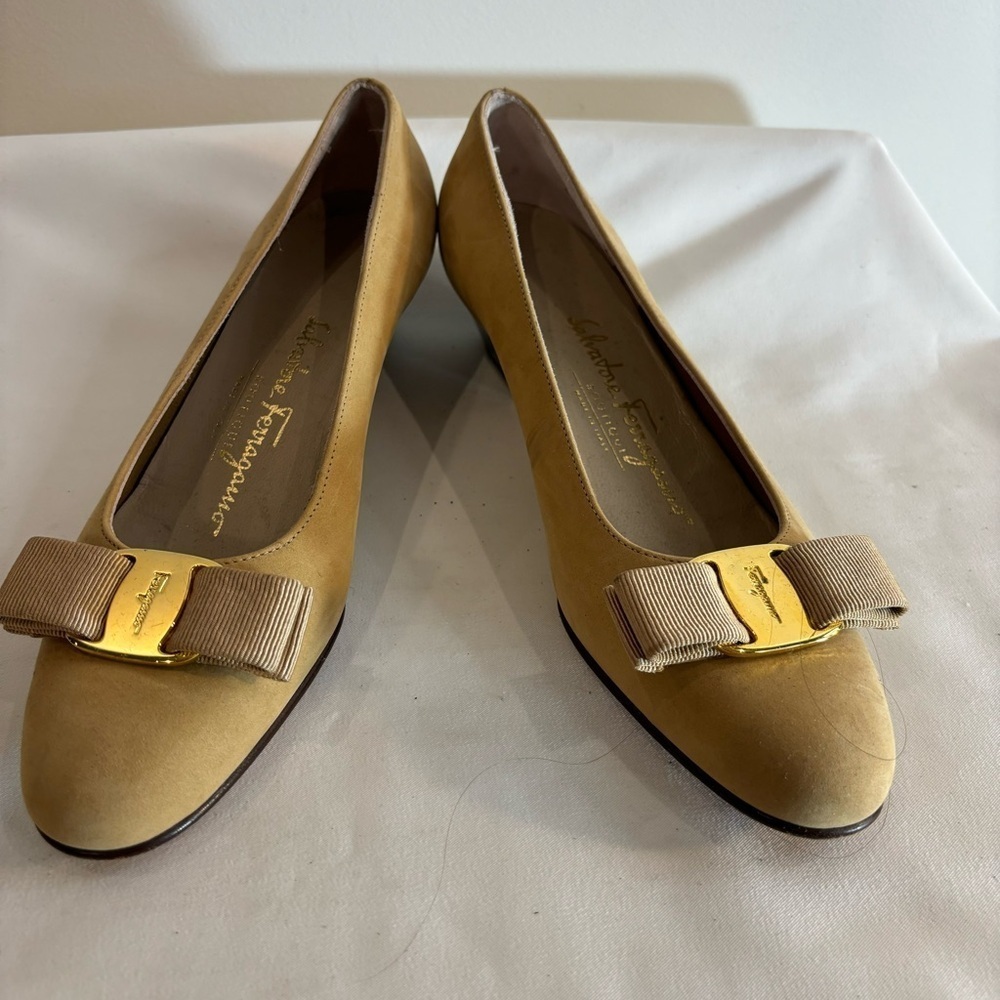 SALVATORE FERRAGAMO Sz 6AA Slip On Low Heel Suede Bow Toe Cap Metal Plaquette